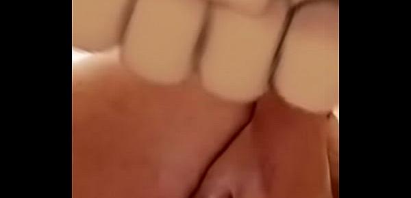  Jeune arabe gay ce fist dans sa salle de bain